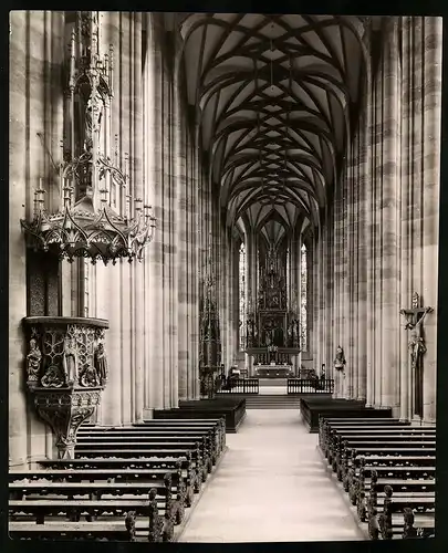 Fotografie unbekannter Fotograf, Ansicht Dinkelsbühl, Innenansicht der St. Georgskirche mit Blick zum Altar