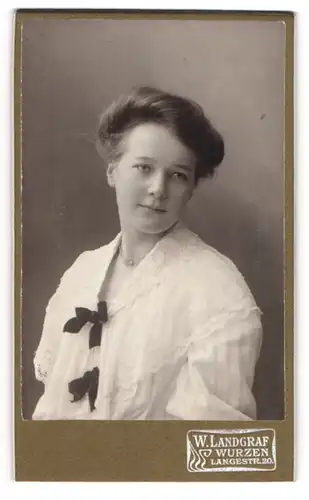 Fotografie W. Landgraf, Wurzen, Langestr. 20, Junge Dame in weisser Kleidung