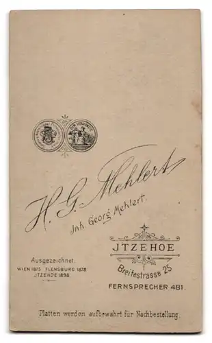 Fotografie H. G. Mehlert, Itzehoe, Breitestr. 25, Kleines Kind im hübschen Kleid