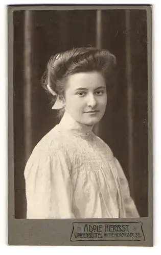 Fotografie Adolf Herbst, Wolfenbüttel, Langeherzogstr. 38, Attraktives junges Mädchen mit aufwendiger Frisur