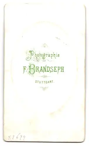 Fotografie F. Brandseph, Stuttgart, Kleines süsses Kind mit glatten Haaren und entsetztem Blick