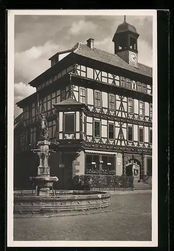 AK Vacha, Altes Rathaus Widemarck, Brunnen