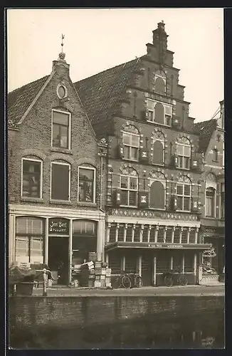 AK Alkmaar, Geschäfte an einer Wasserpartie
