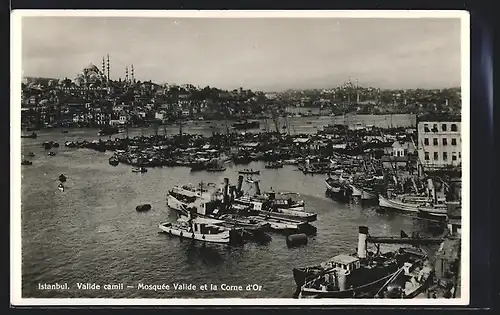 AK Istanbul, Valide camii, Mosquée Valide et la Corne d`Or, Boote liegen im Hafen