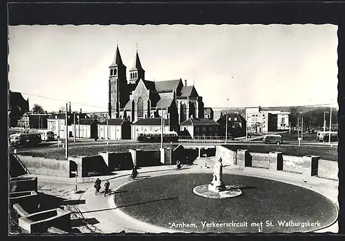 AK Arnhem, Verkeerscircuit met St. Walburgskerk