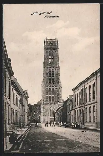 AK Zaltbommel, Nieuwstraat mit Blick auf Kirche