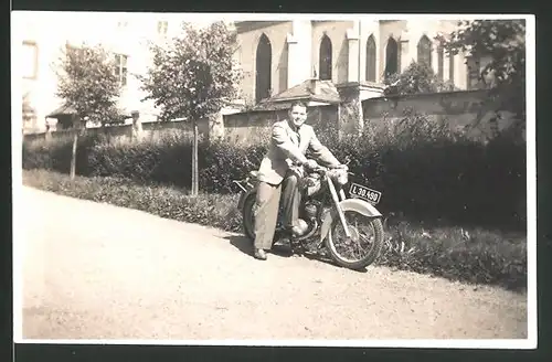 Fotografie Motorrad Puch, Bursche auf Krad Kennzeichen: L30.490