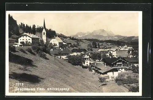 AK Fieberbrunn, Teilansicht mit Kirche gegen Kaisergebirge