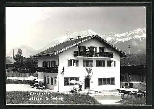 AK Aldrans, Gasthof und Pension Tirolerhof mit geparktem Automobil