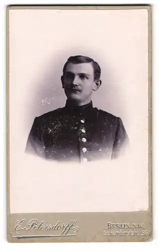 Fotografie E. Petersdorff, Berlin-NW, Portrait Soldat in Uniform