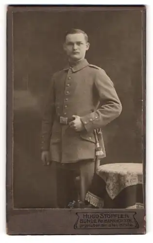 Fotografie Hugo Stöppler, Bünde i / W., Portrait Soldat in Uniform