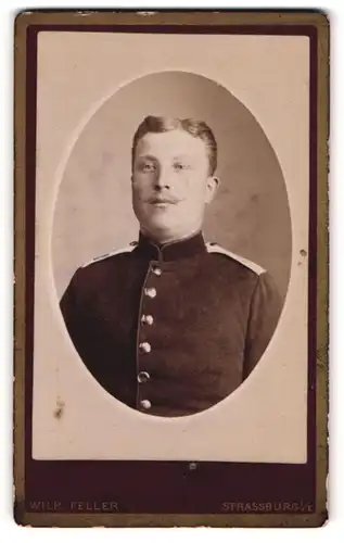 Fotografie Wilh. Feller, Strassburg i. E., blonder charmanter Soldat in interessanter Uniform