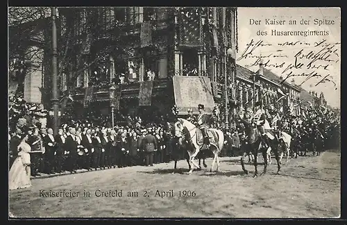 AK Krefeld, Kaiserfeier 1906, Der Kaiser an der Spitze des Husarenregiments