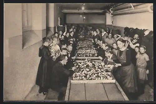 AK Luzern, Männerchor Frohsinn beim Äpfelwaschen 1917