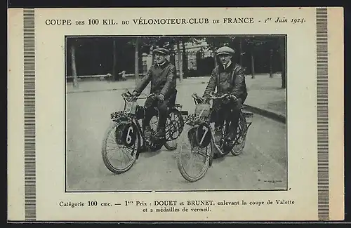 AK Motorradrennfahrer Douet und Brunet auf ihren Maschinen vor dem Coupe des 100 Kil., 1.6.1924
