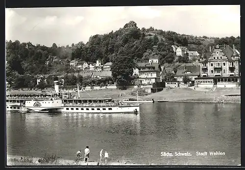 AK Wehlen, Elbe-Dampfer Dresden passiert das Strand-Hotel