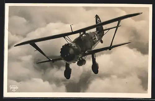 AK Unsere Luftwaffe, Sturzkampf Einsitzer Hs 123 stösst zum Angriff durch die Wolken