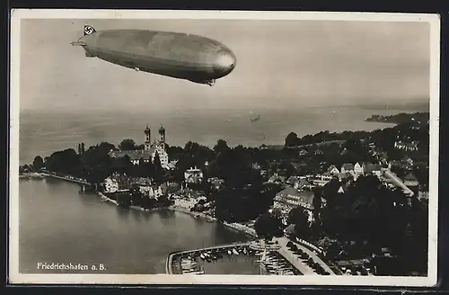 AK Friedrichshafen, Zeppelin im Flug über dem Bodensee