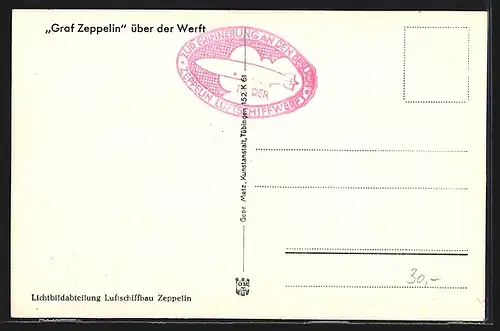AK Luftschiff LZ 127 Graf Zeppelin über der Werkshalle