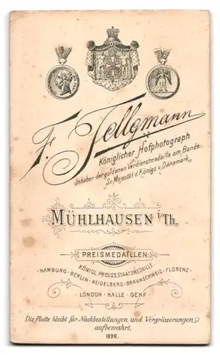 Fotografie F. Tellgmann, Mühlhausen /Th., Bartloser Jüngling mit Bürstenschnitt und Fliege