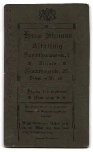 Fotografie Hans Strauss, Altötting, Schlotthammerstrasse 1, Junge Dame mit Mittelscheitel in Rock und kragenloser Bluse