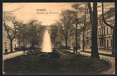 AK Krefeld, Ostwallstrasse am Nordwall mit Fontäne