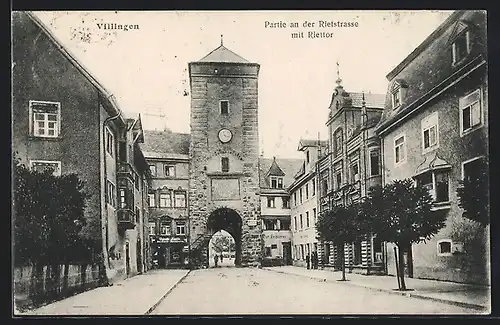 AK Villingen, Rietstrasse mit Riettor