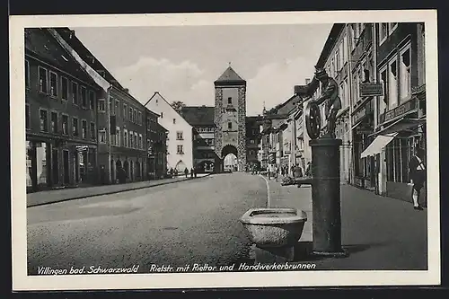 AK Villingen /Schwarzwald, Rietstrasse mit Riettor und Handwerkerbrunnen