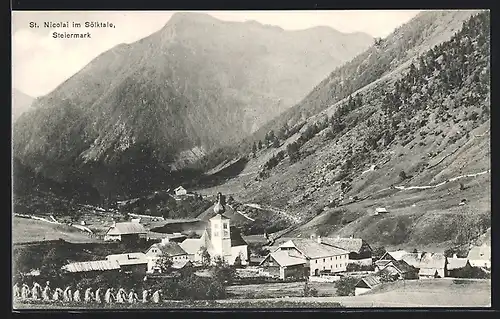 AK St. Nicolai im Sölktale, Ortsansicht mit Gebirgspanorama