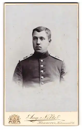 Fotografie Aug. Nolte, Hannover, Portrait Soldat in Uniform