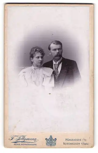 Fotografie F. Tellgmann, Nordhausen a. Harz, Portrait elegant gekleidetes junges Paar