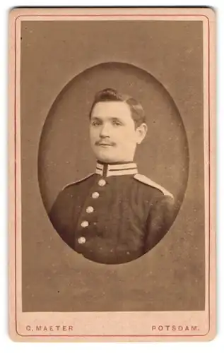 Fotografie C. Maeter, Potsdam, Soldat in Uniform mit Schnauzbart und Scheitelfrisur
