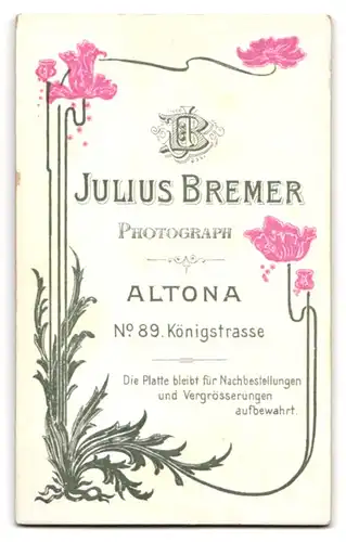 Fotografie Julius Bremer, Altona, Junge Frau in Trachtenkleid mit Hochsteckfrisur und Hals- und Kopfschmuck