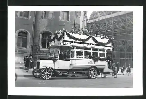 Fotografie Bus ABOAG, Dopeldecker Omnibus der Linie Rixdorf-Berliner Str. bei einer Jubiläumsfahrt 1949