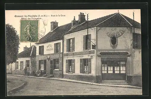 AK Ozouer-le-Voulgis, Rue de la Gare et Hotel des Voyageurs