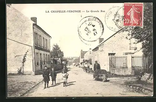 AK La Chapelle-Véronge, La Grande Rue