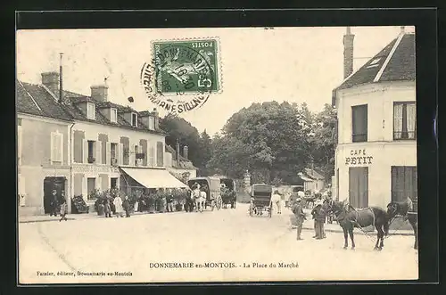 AK Donnemarie-en-Montois, La Place du Marché