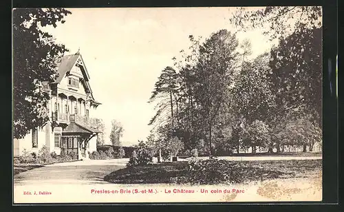 AK Presles-en-Brie, Le Château, Un coin du Parc