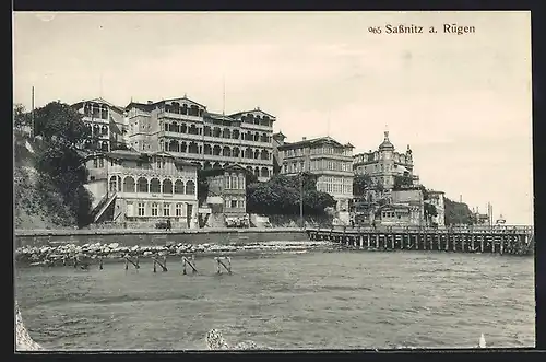 AK Sassnitz /Rügen, Hotels und Steg vom Meer gesehen