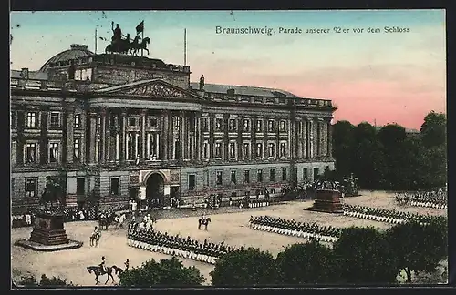 AK Braunschweig, Parade der 92er vor dem Schloss