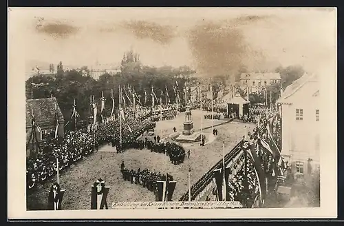 AK Erfurt, Enthüllung des Kaiser Wilhelm-Denkmals 1900, Festliche Veranstaltung mit Fahnen, von oben gesehen