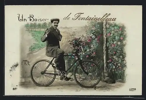 AK Un Baiser de Fontainebleau, Französischer Fahrradfahrer