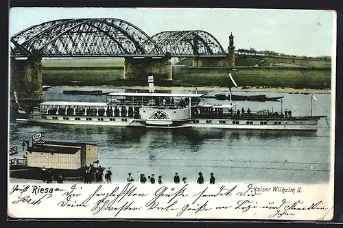 AK Riesa, Dampfer Kaiser Wilhelm II. auf der Elbe eine Brücke passierend