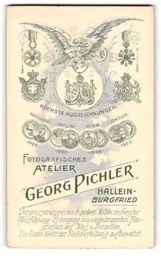Fotografie Georg Pichler, Hallein-Burgfried, Adler mit Wappenschild samt Monogramm des Fotografen, konigl. Wappen