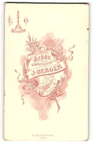 Fotografie J. Berger, Liege, 47 /49 Rue du pot d`or, Monogramm des Fotografen und Anschrift auf Wappenschild