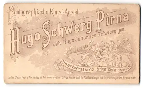 Fotografie Hugo Schwerg, Pirna, Albertstr. 13, Königliches Wappen mit Monogramm des Fotografen