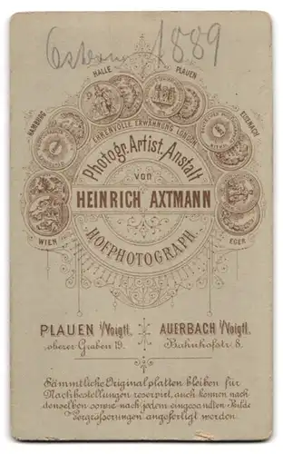 Fotografie H. Axtmann, Plauen i. V., junger Student im Anzug mit Tellermütze, 1889