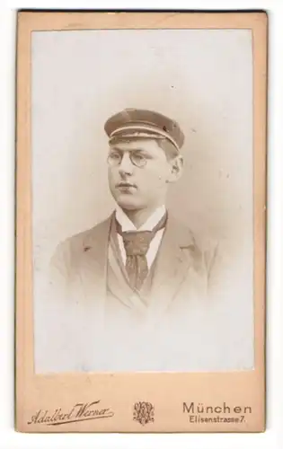 Fotografie Adalbert Werner, München, junger Student W. Funck im Anzug mit Couleur an Schirmmütze, 1897