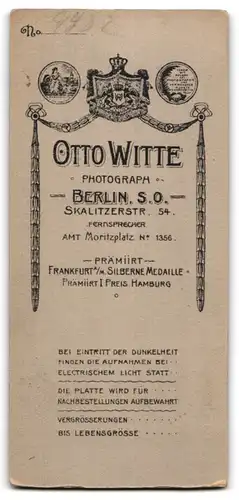 Fotografie Otto Witte, Berlin, zwei junge Knabe zur Kommunion mit Kerzne