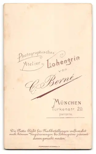 Fotografie Atelier Lohengrin C. Berne, München, junges bayrisches Mädl im Kommunionskleid mit Kerze